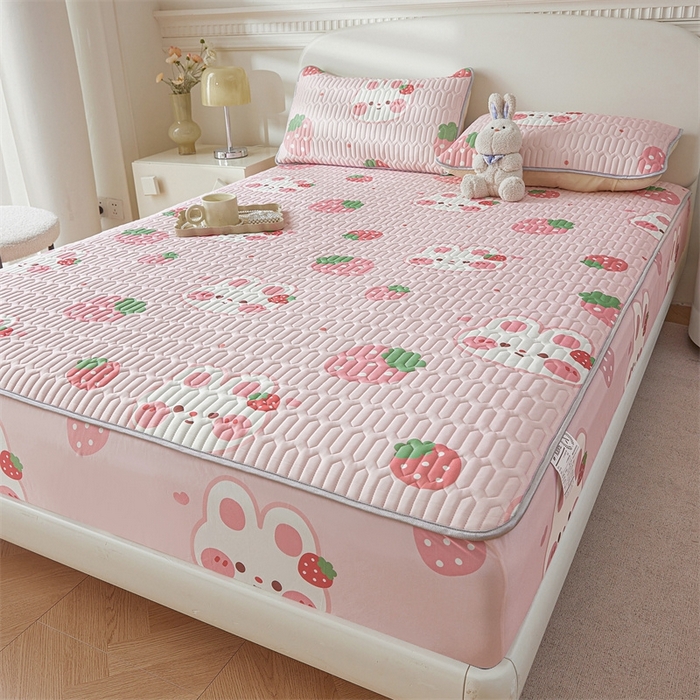 91家纺网 家纺一手货源 找家纺 雯豆2025夏季新品0.4乳胶凉席床笠款三件套凉感丝印花纯色床罩 乳胶床笠-草莓兔1