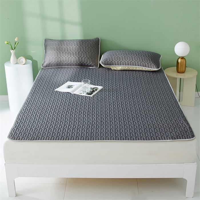 91家纺网 家纺一手货源 找家纺 雯豆2025夏季新品0.4乳胶凉席平铺款三件套凉感丝小清新印花席梦思床罩 乳胶凉席-轻奢灰