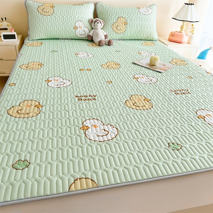 91家纺网 家纺一手货源 找家纺 雯豆2025夏季新品0.4乳胶凉席平铺款三件套凉感丝小清新印花席梦思床罩 乳胶凉席-小鸭子