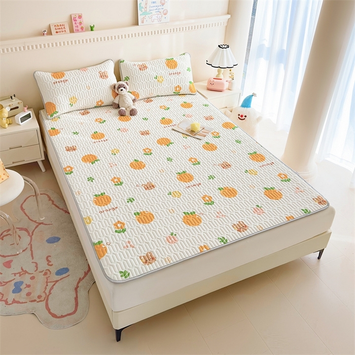 91家纺网 家纺一手货源 找家纺 雯豆2025夏季新品0.4乳胶凉席平铺款三件套凉感丝小清新印花席梦思床罩 乳胶凉席-趣多多