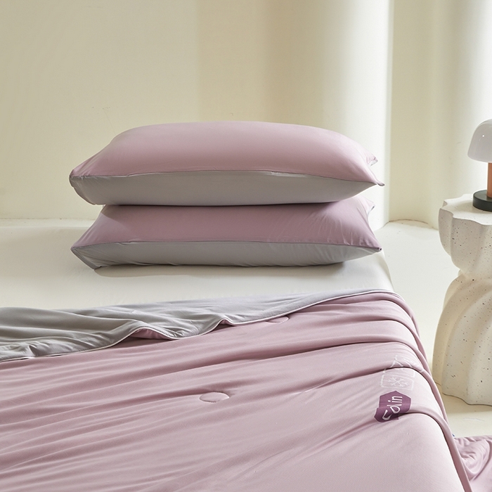 91家纺网 家纺一手货源 找家纺 金爱家2025新款A类高品质冰冰凉雪花冰感凉皮双面加倍透气孔氨纶凉感夏被 冰感凉皮-芋紫灰（加倍透气）