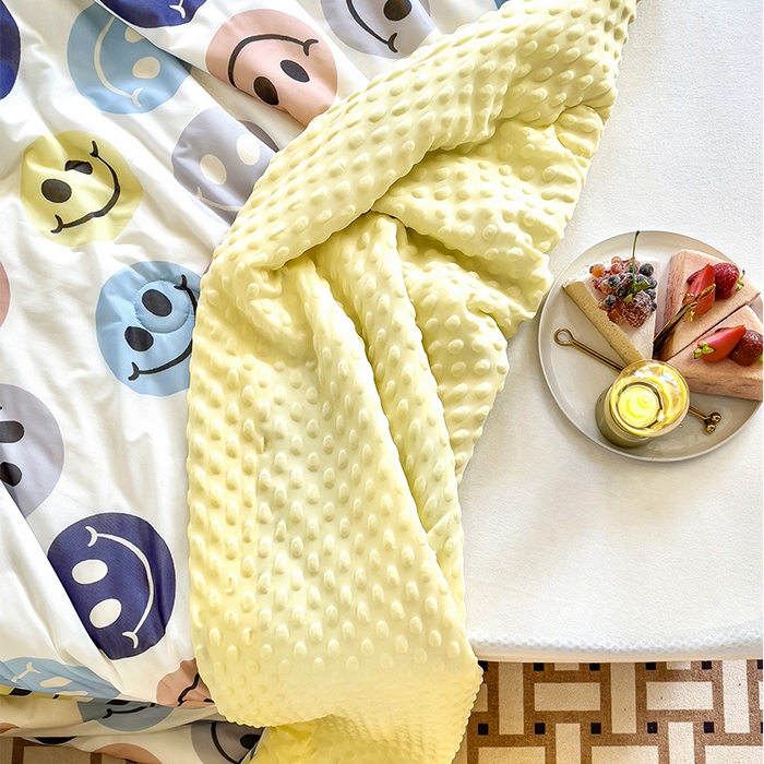 91家纺网 家纺一手货源 找家纺 绒梦里 2025新款A类小凉皮凉感冰豆豆夏被空调被 快乐笑脸