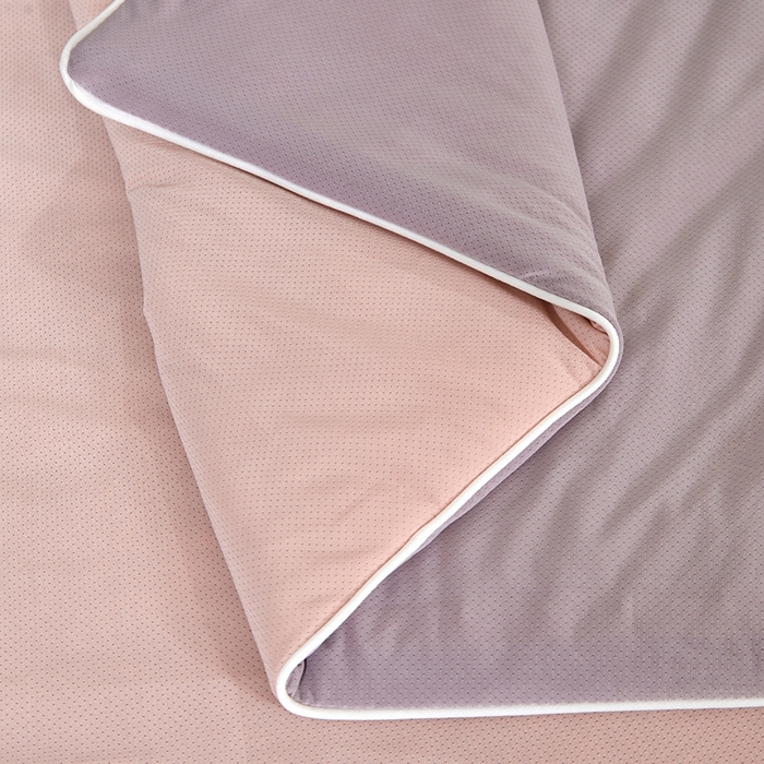 91家纺网 家纺一手货源 找家纺 金爱家2025新款A类高品质冰冰凉雪花冰感凉皮双面加倍透气孔氨纶凉感夏被 冰感凉皮-粉紫梦幻（加倍透气）