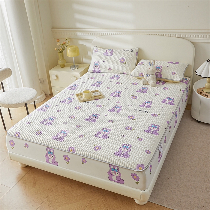 91家纺网 家纺一手货源 找家纺 雯豆2025夏季新品0.4乳胶凉席床笠款三件套凉感丝印花纯色床罩 乳胶床笠-妮娜兔