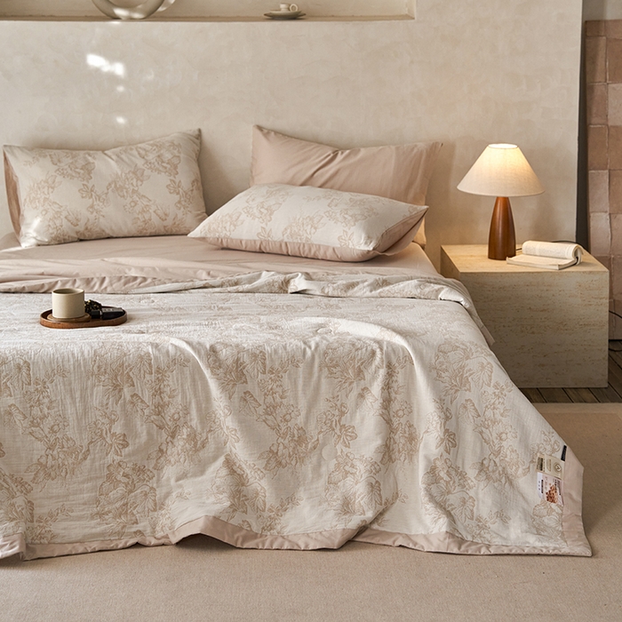 91家纺网 家纺一手货源 找家纺 宜代光年 2025新款60s水洗棉提花夏被套件 执笔水墨-咖