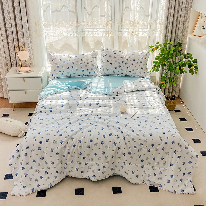 91家纺网 家纺一手货源 找家纺 鑫贝阳 2025新款亲肤水洗棉小花边印花夏被 蘑菇森林