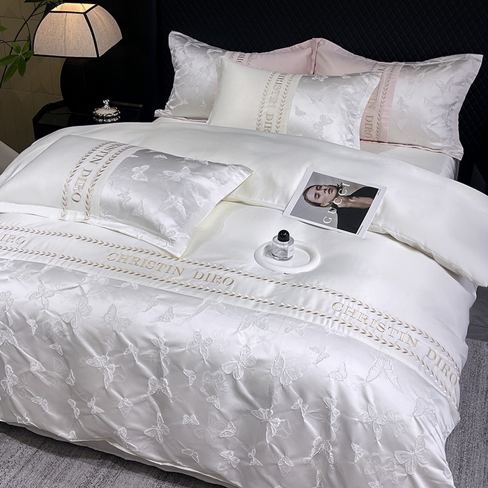 91家纺网 家纺一手货源 找家纺 艾米家居 2025新款轻奢浮雕系列水洗真丝凉感丝四件套 珍珠白蝴蝶花