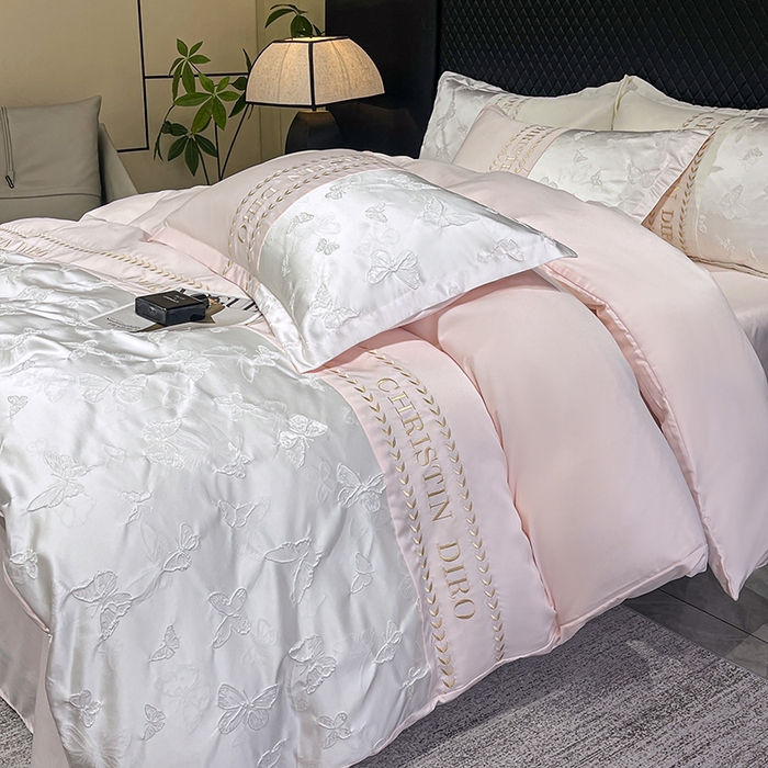 91家纺网 家纺一手货源 找家纺 艾米家居 2025新款轻奢浮雕系列水洗真丝凉感丝四件套 粉玉蝴蝶花