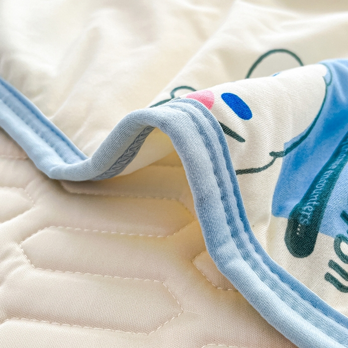 91家纺网 家纺一手货源 找家纺 金爱家2025新款A类三丽鸥高品质可组合凉感丝乳胶席牛奶丝针织棉软糯夏被四件套 乳胶席-蓝蓝波点玉桂狗