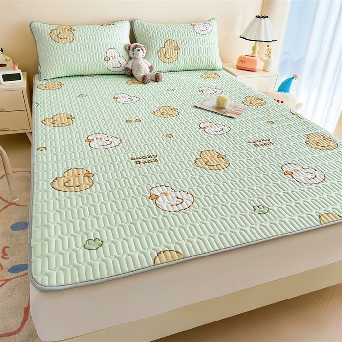 91家纺网 家纺一手货源 找家纺 雯豆2025夏季新品0.4乳胶凉席平铺款三件套凉感丝小清新印花席梦思床罩 乳胶凉席-小鸭子