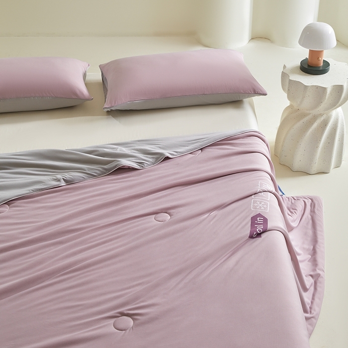 91家纺网 家纺一手货源 找家纺 金爱家2025新款A类高品质冰冰凉雪花冰感凉皮双面加倍透气孔氨纶凉感夏被 冰感凉皮-芋紫灰（加倍透气）