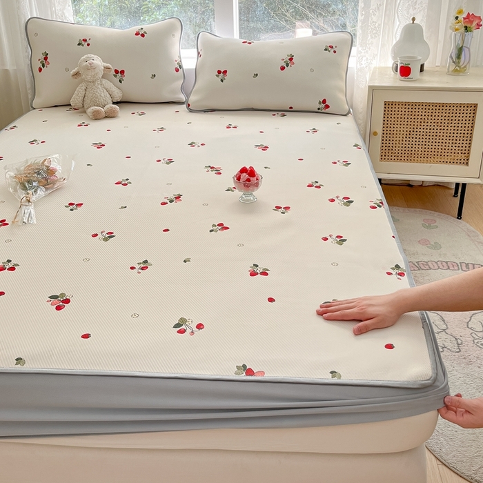 91家纺网 家纺一手货源 找家纺 星座家纺 2025新款大斜纹复合冰丝凉席-床笠款 奶油草莓-床笠款