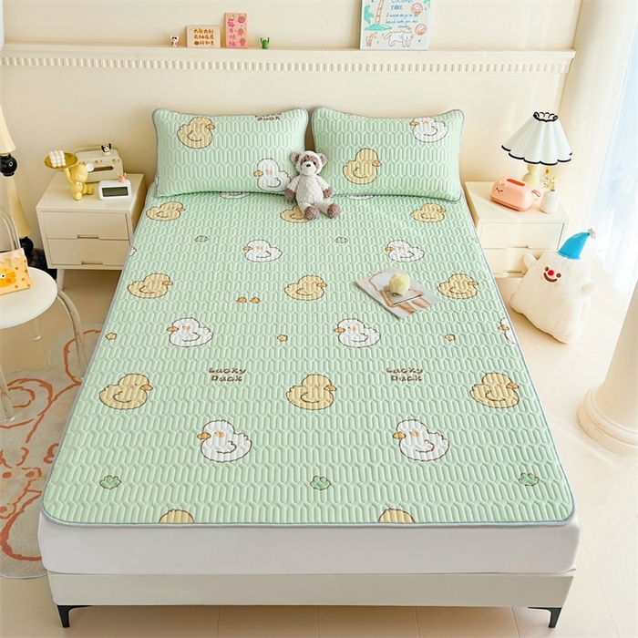 91家纺网 家纺一手货源 找家纺 雯豆2025夏季新品0.4乳胶凉席平铺款三件套凉感丝小清新印花席梦思床罩 乳胶凉席-小鸭子