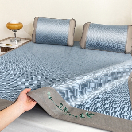 91家纺网 家纺一手货源 找家纺 丹兰 2025新款碳光冰丝席三件套竹席冰藤席艾草席学生席双人床凉席 碳光饼干花 蓝