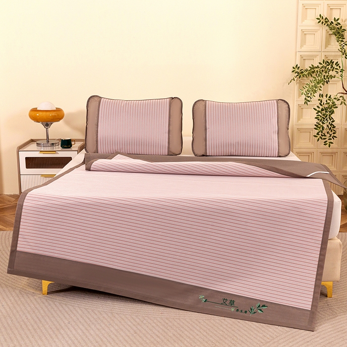 91家纺网 家纺一手货源 找家纺 丹兰 2025新款碳光冰丝席三件套竹席冰藤席艾草席学生席双人床凉席 碳光条纹 粉