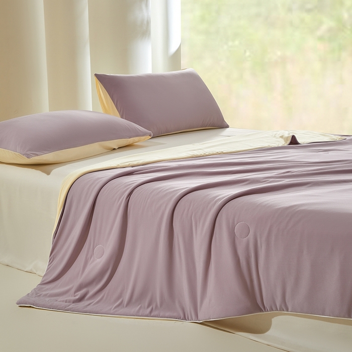 91家纺网 家纺一手货源 找家纺 金爱家2025新款A类高品质冰冰凉雪花冰感凉皮双面加倍透气孔氨纶凉感夏被 冰感凉皮-葡萄奶昔（加倍透气）