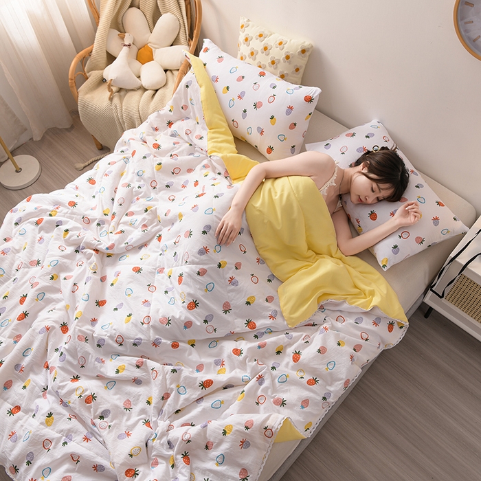 91家纺网 家纺一手货源 找家纺 鑫贝阳 2025新款亲肤水洗棉小花边印花夏被 小草莓