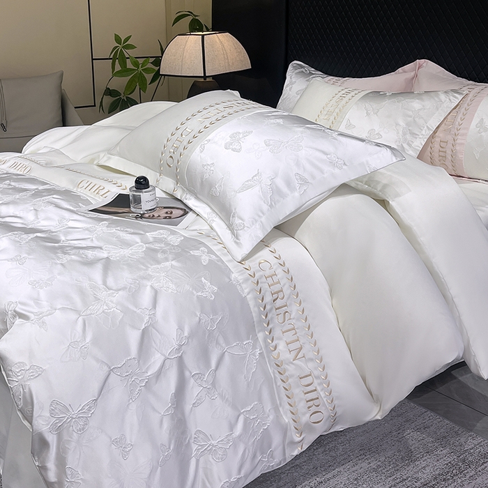 91家纺网 家纺一手货源 找家纺 艾米家居 2025新款轻奢浮雕系列水洗真丝凉感丝四件套 珍珠白蝴蝶花