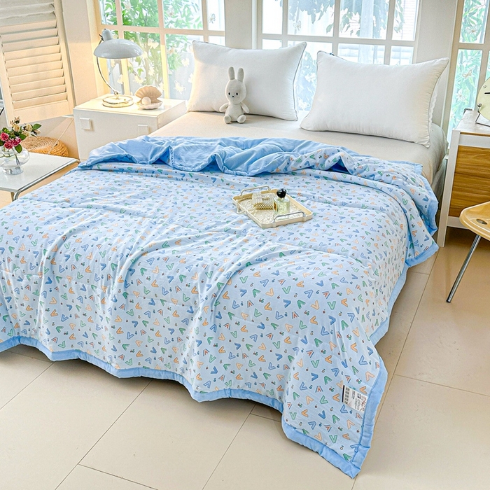 91家纺网 家纺一手货源 找家纺 好欣怡家纺 2026新款水洗棉夏被空调被被子被芯印花小清新夏凉被直播热款 水洗棉包边款-可爱字母