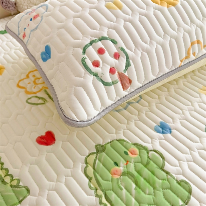 91家纺网 家纺一手货源 找家纺 雯豆2025夏季新品0.4乳胶凉席平铺款三件套凉感丝小清新印花席梦思床罩 乳胶凉席-恐龙乐园