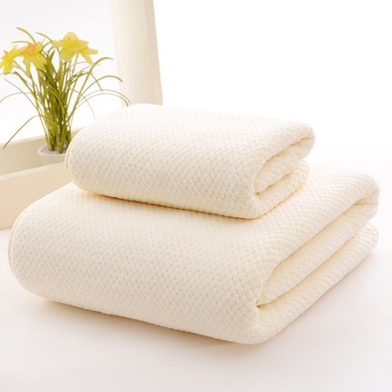 彩虹新款加厚加大珊瑚绒菠萝格方巾毛巾浴巾套装外贸跨境大浴巾吸水加厚大毛巾浴巾两件套 菠萝格米白毛巾浴巾组合