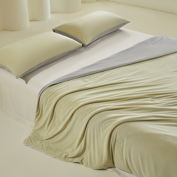 91家纺网 家纺一手货源 找家纺 金爱家2025新款A类高品质冰冰凉雪花冰感凉皮双面加倍透气孔氨纶凉感夏被 冰感凉皮-青石绿灰（加倍透气）