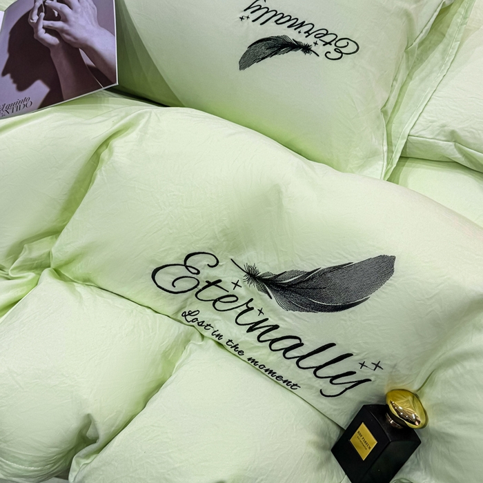 91家纺网 家纺一手货源 找家纺 （总）麒东家纺 2025年新款刺绣水洗棉四件套羽毛系列