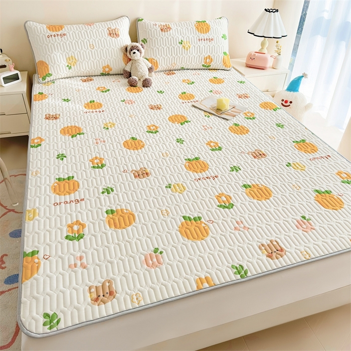 91家纺网 家纺一手货源 找家纺 雯豆2025夏季新品0.4乳胶凉席平铺款三件套凉感丝小清新印花席梦思床罩 乳胶凉席-趣多多