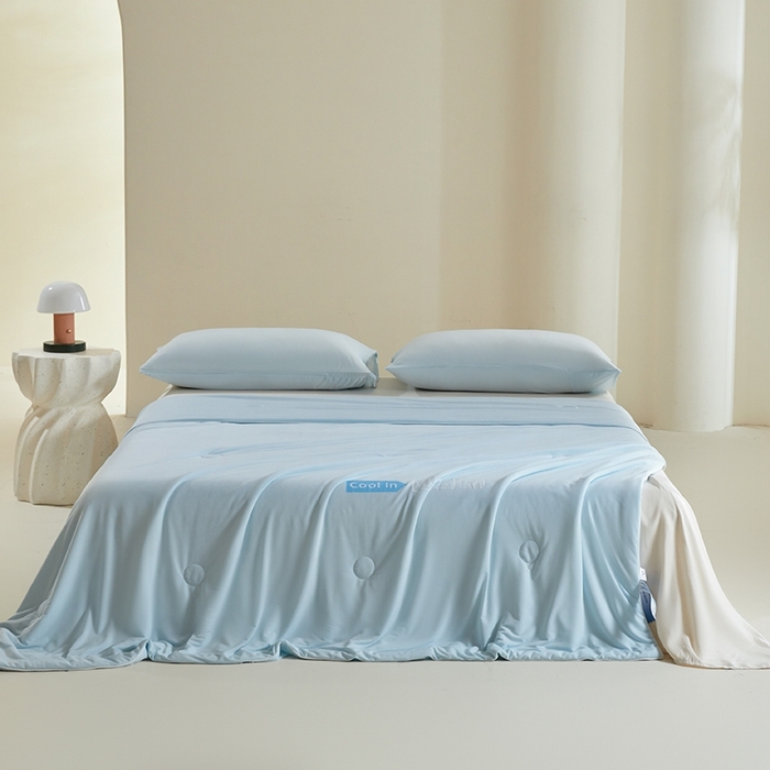 91家纺网 家纺一手货源 找家纺 金爱家2025新款A类高品质冰冰凉雪花冰感凉皮双面加倍透气孔氨纶凉感夏被 冰感凉皮-清新蓝（加倍透气）