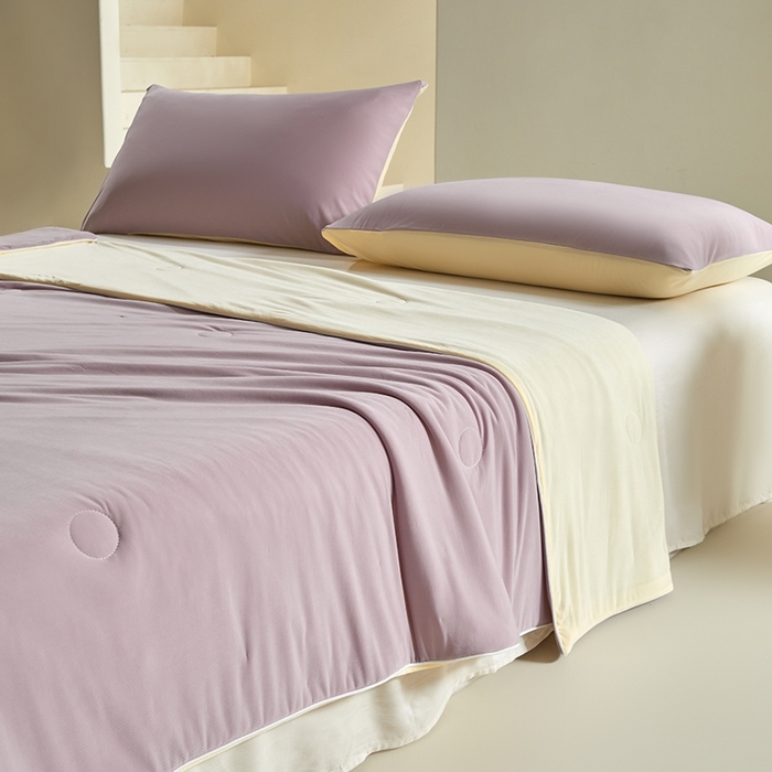 91家纺网 家纺一手货源 找家纺 金爱家2025新款A类高品质冰冰凉雪花冰感凉皮双面加倍透气孔氨纶凉感夏被 冰感凉皮-葡萄奶昔（加倍透气）