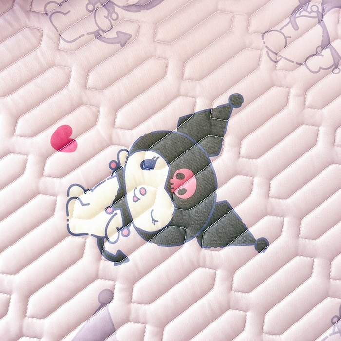 91家纺网 家纺一手货源 找家纺 金爱家2025新款A类三丽鸥高品质可组合凉感丝乳胶席牛奶丝针织棉软糯夏被四件套 乳胶席-紫色梦幻库洛米