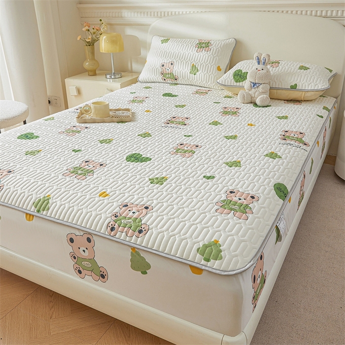 91家纺网 家纺一手货源 找家纺 雯豆2025夏季新品0.4乳胶凉席床笠款三件套凉感丝印花纯色床罩 乳胶床笠-小树熊