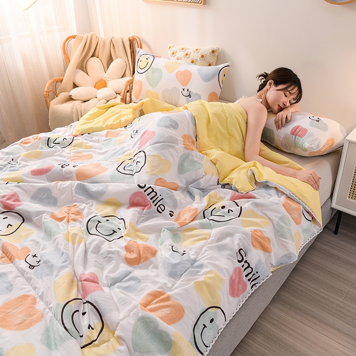 91家纺网 家纺一手货源 找家纺 鑫贝阳 2025新款亲肤水洗棉小花边印花夏被 爱心笑脸