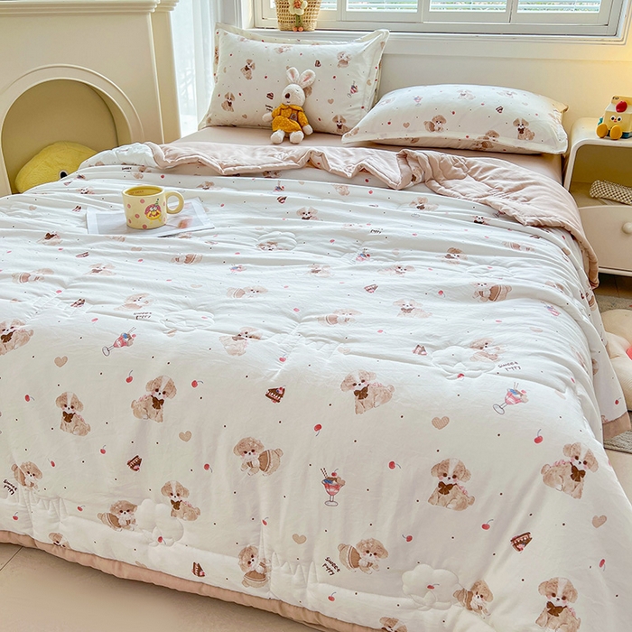 91家纺网 家纺一手货源 找家纺 2025新款A类印花手包边凌香新疆棉花夏被 凌香樱桃狗