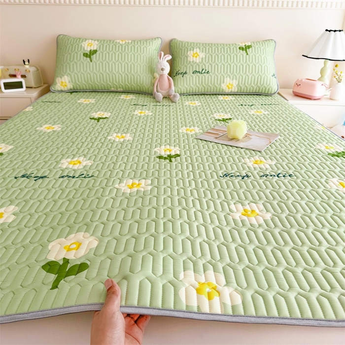 91家纺网 家纺一手货源 找家纺 雯豆2025夏季新品0.4乳胶凉席平铺款三件套凉感丝小清新印花席梦思床罩 乳胶凉席-绿茵1