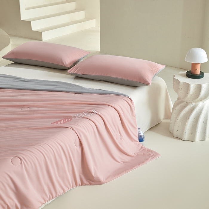 91家纺网 家纺一手货源 找家纺 （总）金爱家2025新款A类高品质冰冰凉雪花冰感凉皮双面加倍透气孔氨纶凉感夏被