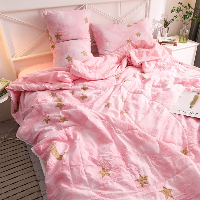 91家纺网 家纺一手货源 找家纺 鑫贝阳 2025新款亲肤水洗棉小花边印花夏被 星空粉