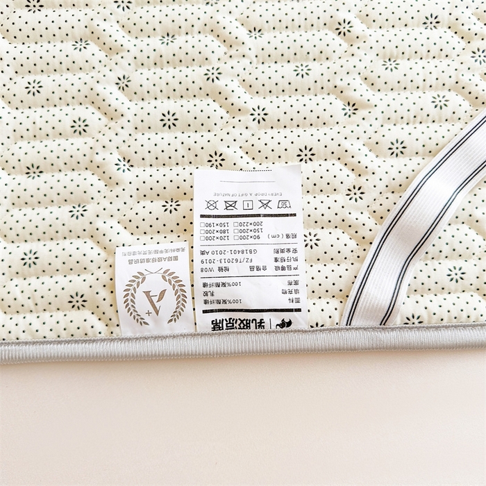 91家纺网 家纺一手货源 找家纺 雯豆2025夏季新品0.4乳胶凉席平铺款三件套凉感丝小清新印花席梦思床罩 乳胶凉席-夏日小狗