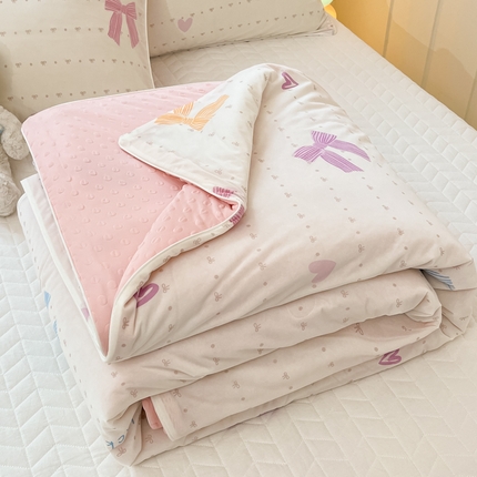 91家纺网 家纺一手货源 找家纺 羚羊语2025新款A类凉感丝冰豆豆夏凉被 蝴蝶结