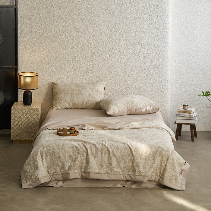 91家纺网 家纺一手货源 找家纺 宜代光年 2025新款60s水洗棉提花夏被套件 繁花-咖