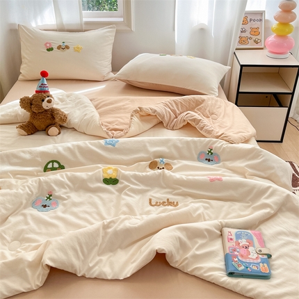 91家纺网 家纺一手货源 找家纺 （总）梦幻之城 2025新款水洗棉毛巾绣夏凉被四件套-乐迪系列