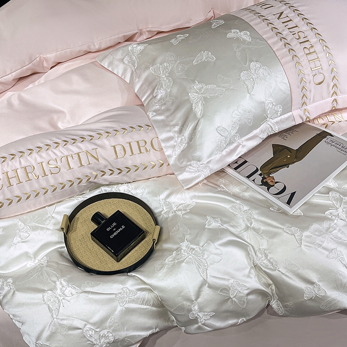 91家纺网 家纺一手货源 找家纺 艾米家居 2025新款轻奢浮雕系列水洗真丝凉感丝四件套 粉玉蝴蝶花