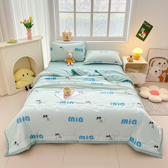 91家纺网 家纺一手货源 找家纺 2025新款A类印花手包边凌香新疆棉花夏被 凌香字母