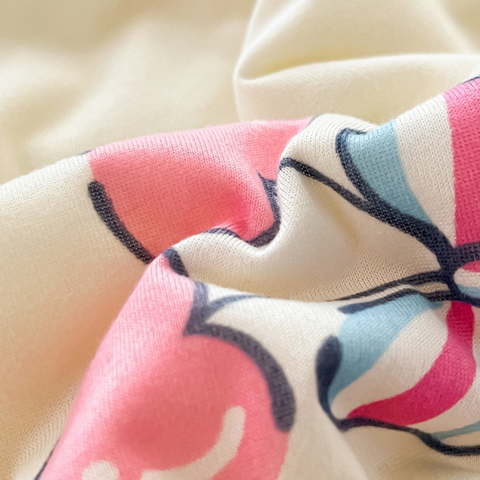 91家纺网 家纺一手货源 找家纺 金爱家2025新款A类三丽鸥高品质可组合凉感丝乳胶席牛奶丝针织棉软糯夏被四件套 乳胶席-蝴蝶结樱桃美乐蒂