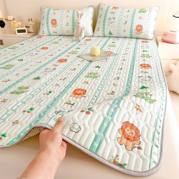 91家纺网 家纺一手货源 找家纺 雯豆2025夏季新品0.4乳胶凉席平铺款三件套凉感丝小清新印花席梦思床罩 乳胶凉席-动物聚会