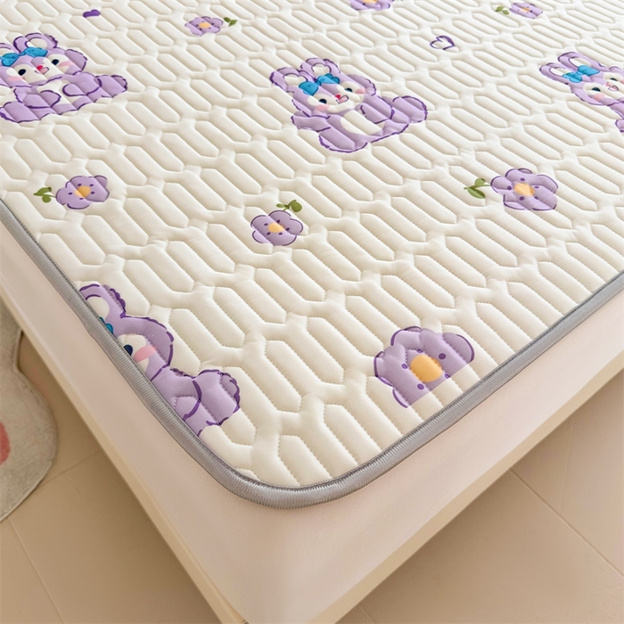 91家纺网 家纺一手货源 找家纺 雯豆2025夏季新品0.4乳胶凉席平铺款三件套凉感丝小清新印花席梦思床罩 乳胶凉席-妮娜兔