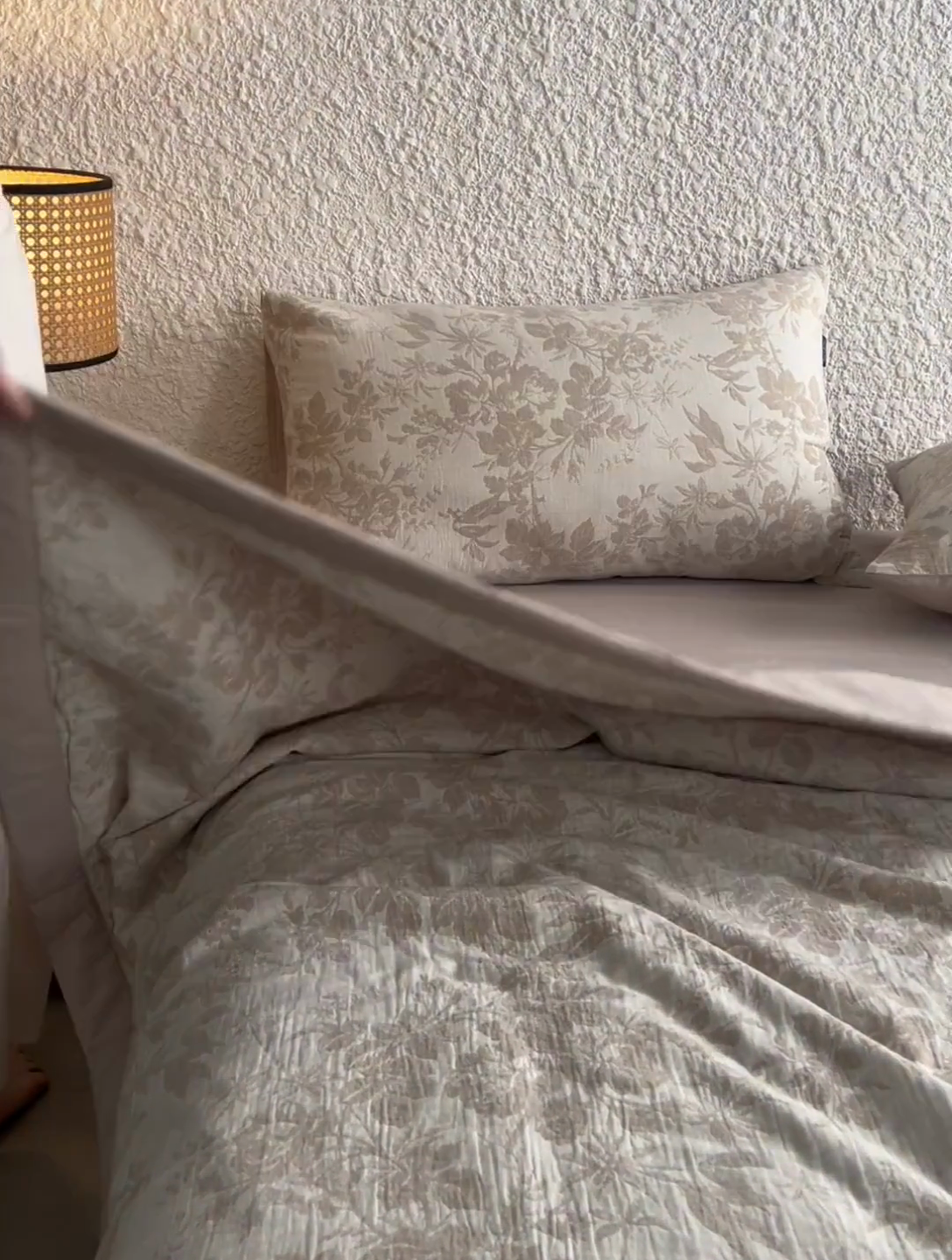 91家纺网 家纺一手货源 找家纺 宜代光年 2025新款60s水洗棉提花夏被套件 繁花-咖