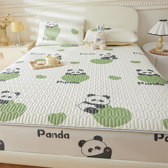 91家纺网 家纺一手货源 找家纺 雯豆2025夏季新品0.4乳胶凉席床笠款三件套凉感丝印花纯色床罩 乳胶床笠-幸福小熊