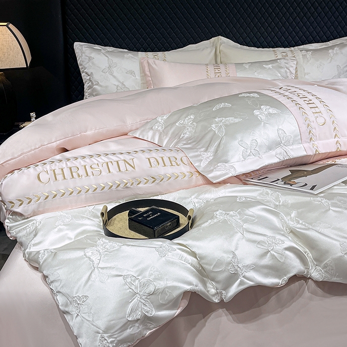 91家纺网 家纺一手货源 找家纺 艾米家居 2025新款轻奢浮雕系列水洗真丝凉感丝四件套 粉玉蝴蝶花