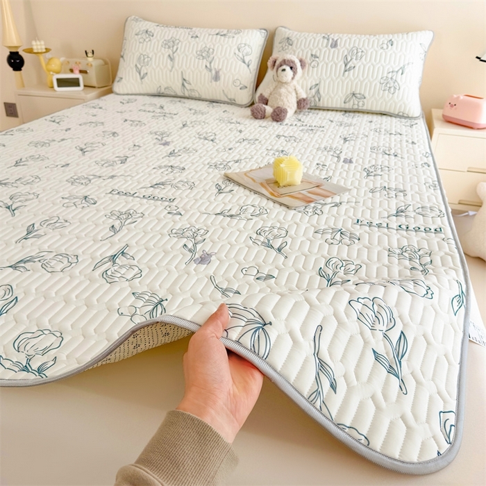 91家纺网 家纺一手货源 找家纺 雯豆2025夏季新品0.4乳胶凉席平铺款三件套凉感丝小清新印花席梦思床罩 乳胶凉席-摇曳花开